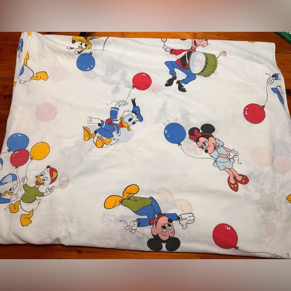 70s/80s Disney Mickey and Friends Bedding with Flat sheet and curtain. - Picture 1 of 7